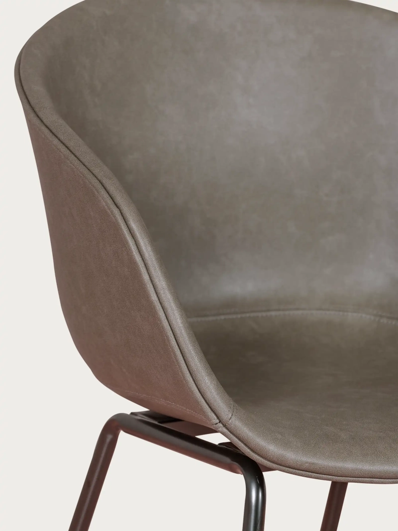 Silla vintage con reposabrzos tapizada en polipiel encerado - Denver FurnMod - 32