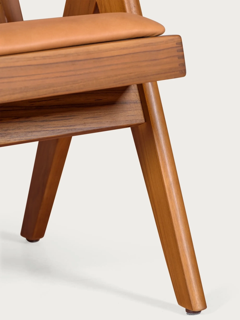 Poltrona d'epoca con braccioli in legno di teak e pelle italiana - Compass FurnMod - 1