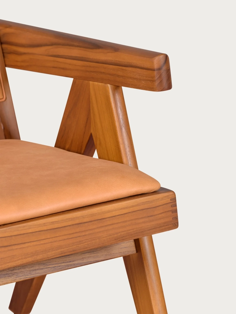 Vintage nojatuoli, jossa käsinojat teak-puuta ja italialaista nahkaa - Compass FurnMod - 8
