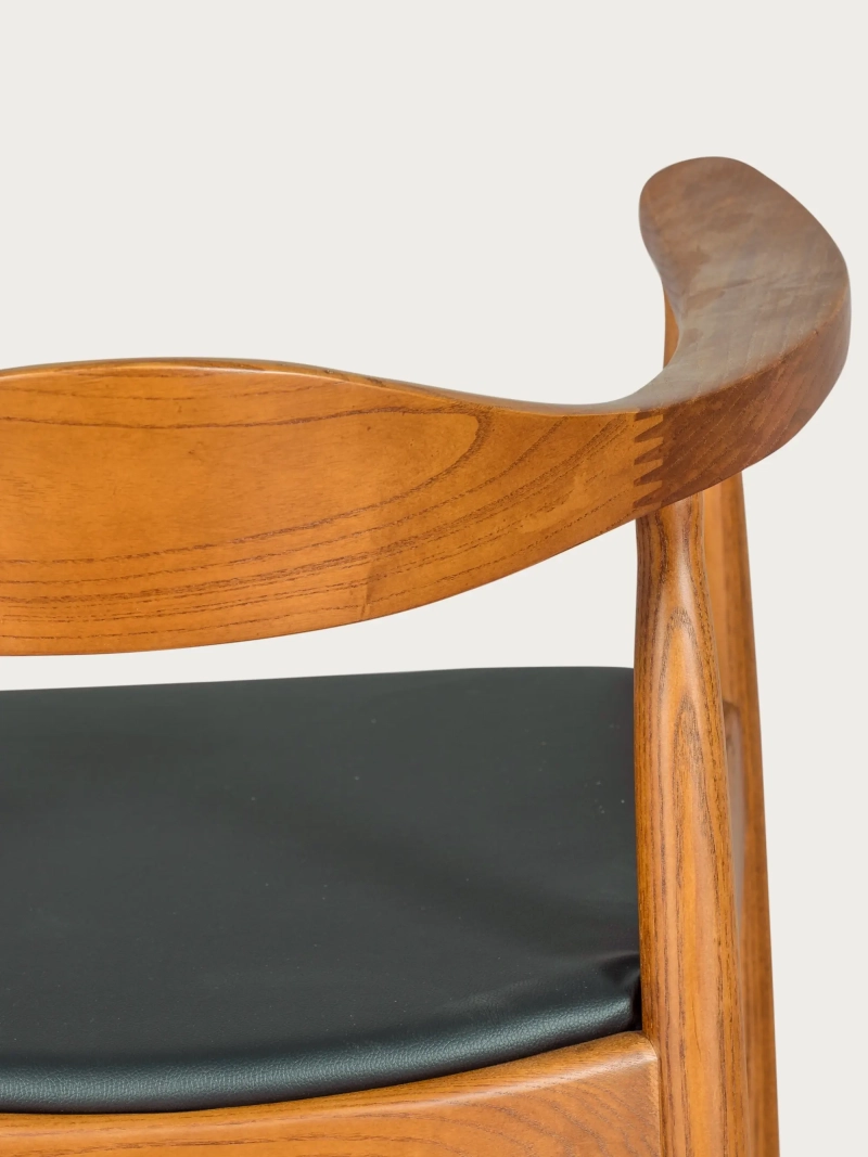 Essenhouten stoel met kunstlederen kussen - Santon FurnMod - 1