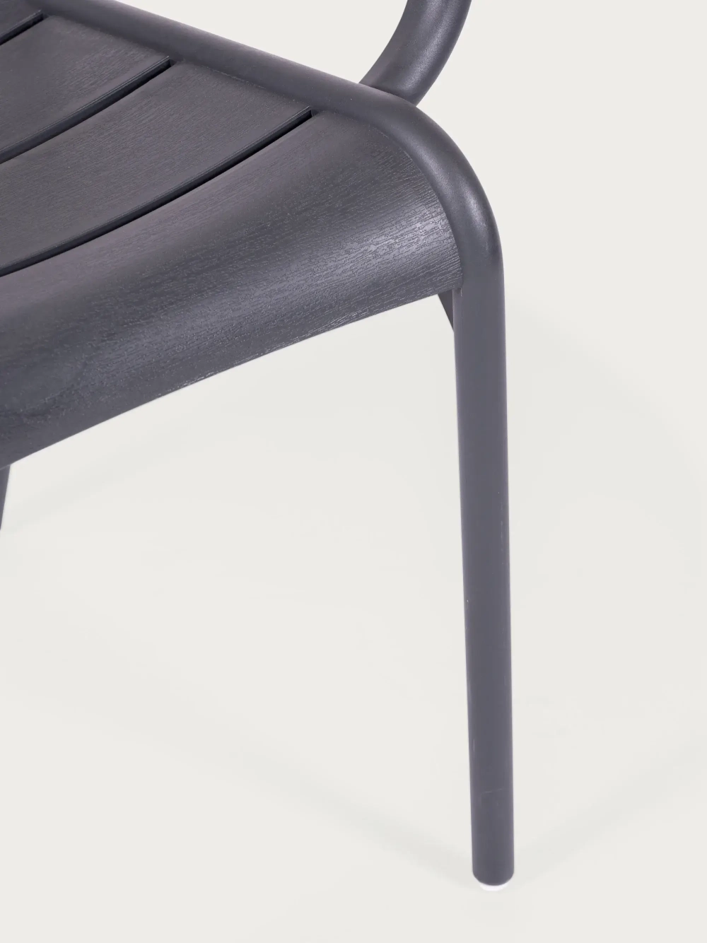 Plastic chair suitable for outdoor use - Karen FurnMod - 1