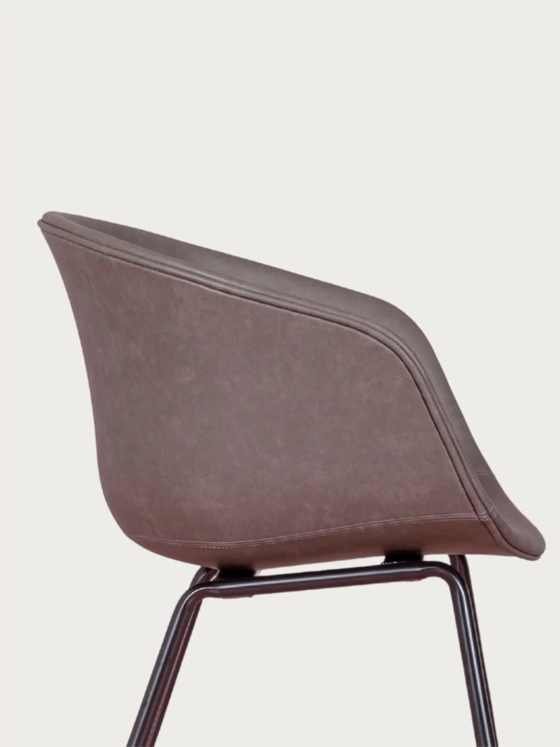 Silla vintage con reposabrzos tapizada en polipiel encerado - Denver FurnMod - 33