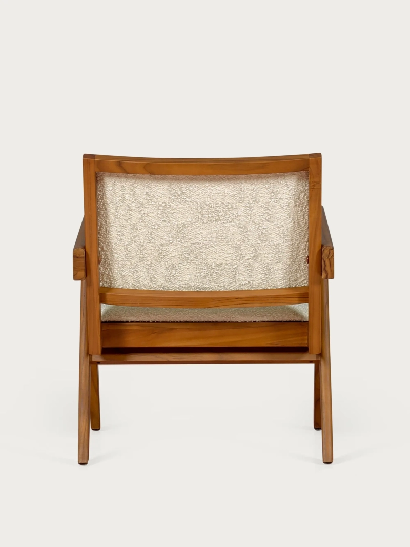 Sillón clásico con reposabrazos en madera de teca y tejido bouclé - Compass FurnMod - 1