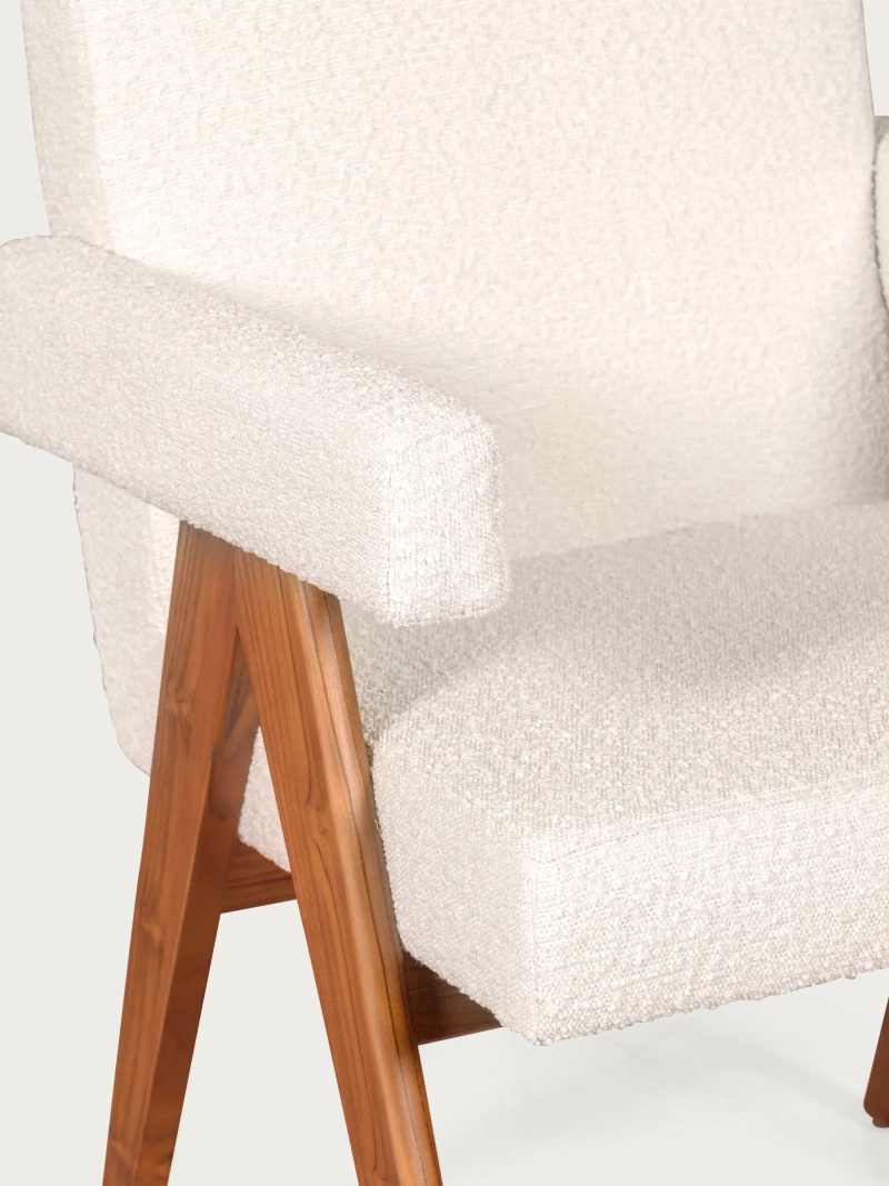 Sillón rústico con reposabrazos en madera de teca y tejido bouclé - Compass FurnMod - 1
