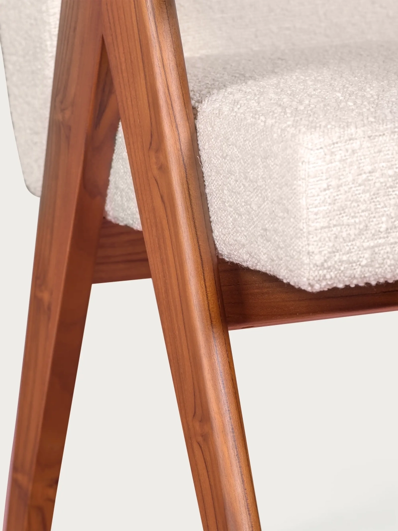 Sillón rústico con reposabrazos en madera de teca y tejido bouclé - Compass FurnMod - 5