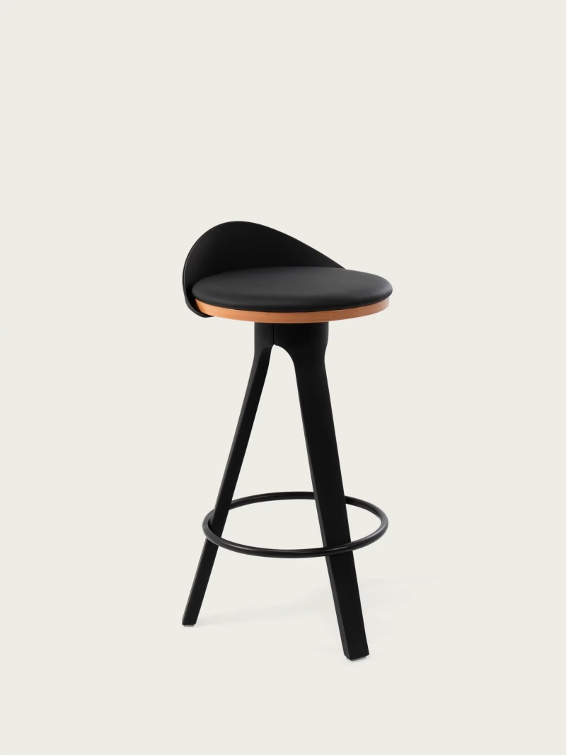 baarijakkara muotoilu keinonahkaisella tyynyllä ja pyökki-istuimella - Deco FurnMod - 6