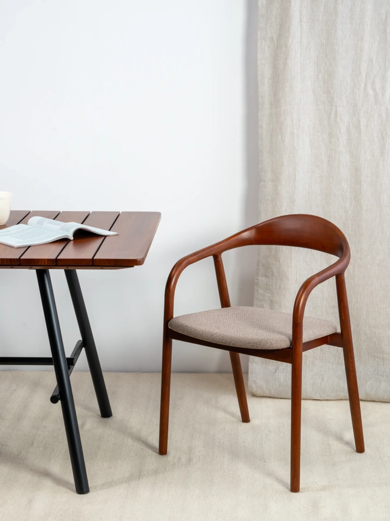 Silla de madera con cojín tapizado - Warsow FurnMod - 10