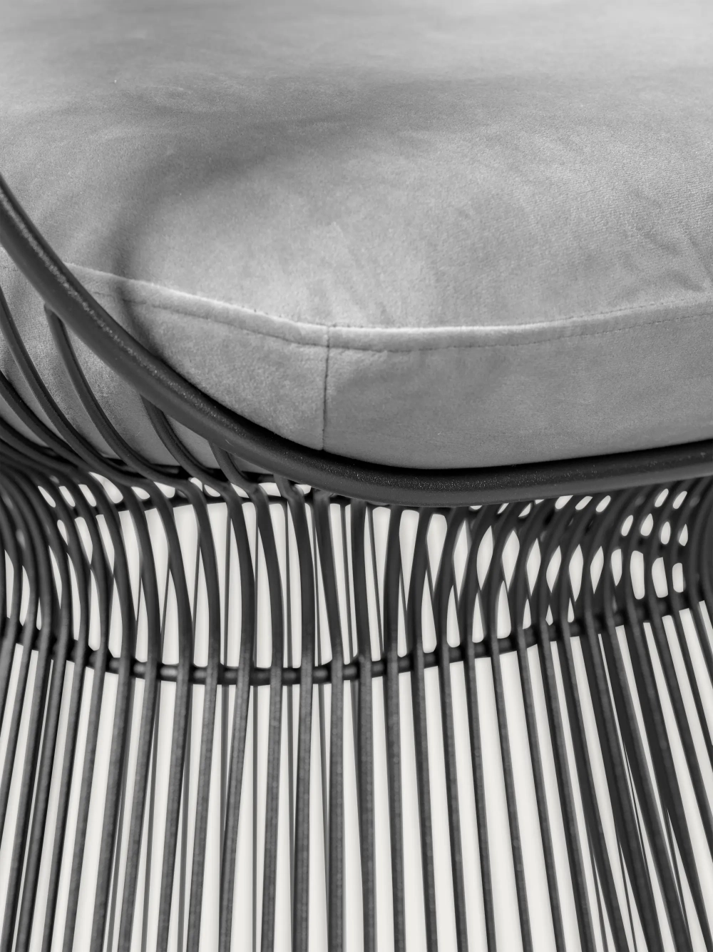 Fauteuil design en velours avec structure en acier - Albert FurnMod - 1