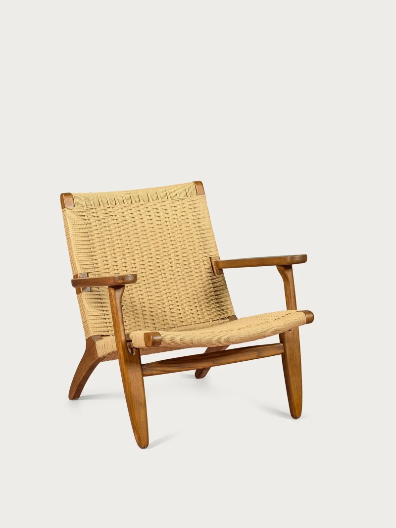 Sillón nórdico con reposabrazos en madera nogal - Liam FurnMod - 7