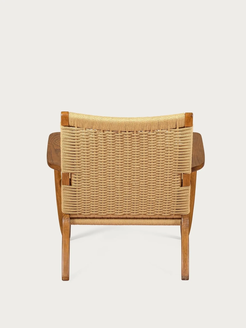 Sillón nórdico con reposabrazos en madera nogal - Liam FurnMod - 9