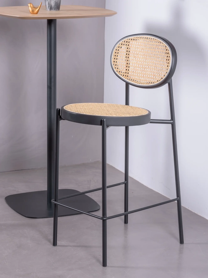stolička vintage s klasickým designem z přírodního ratanu (65 cm) - North FurnMod - 1