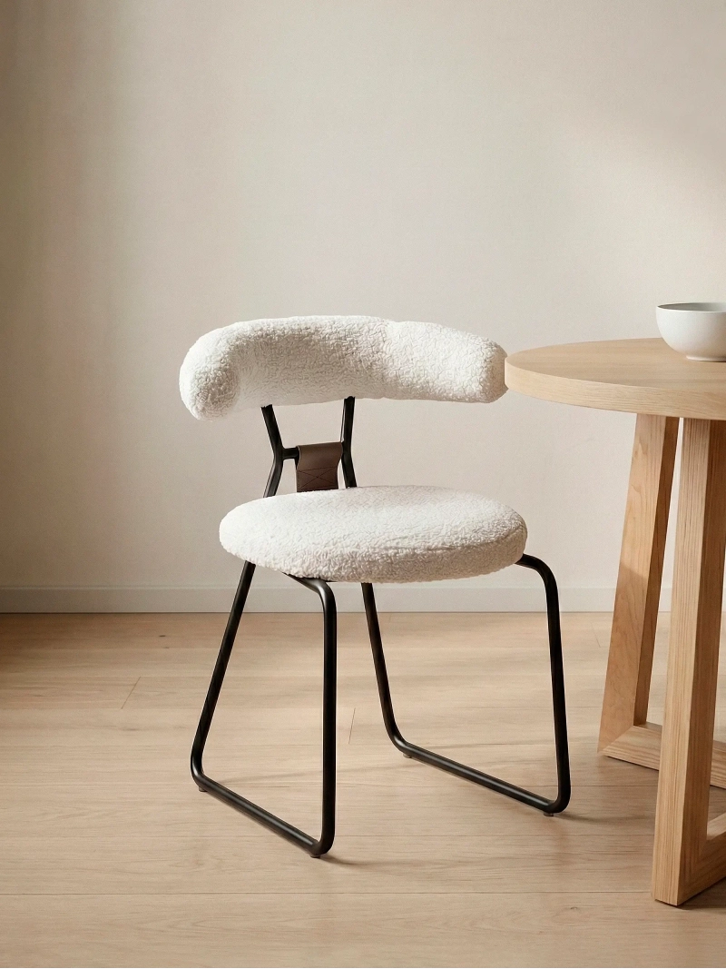 Silla de diseño tapizada en bouclé y patas de acerlo lacado - Oxford FurnMod - 1