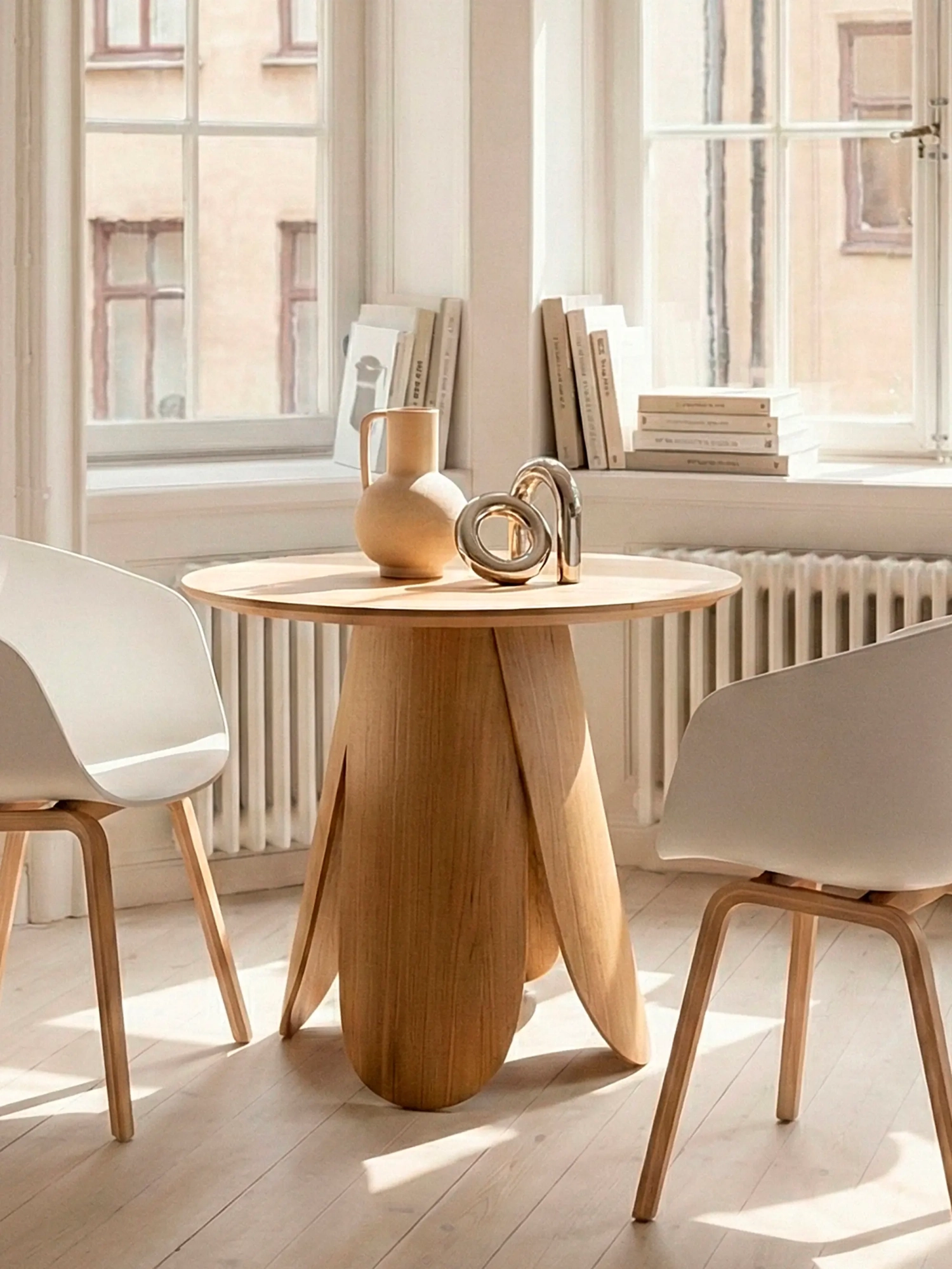 Kulatý jídelní stůl z jasanového dřeva (80 cm) - Pluto FurnMod - 1