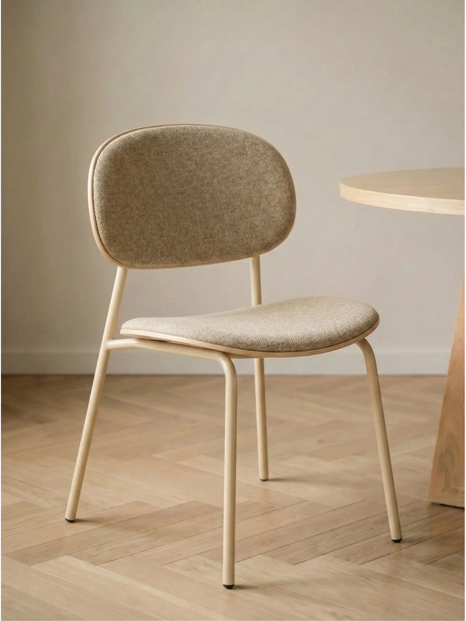 Ergonomischer und stapelbarer Esszimmerstuhl - Carlotta FurnMod - 1