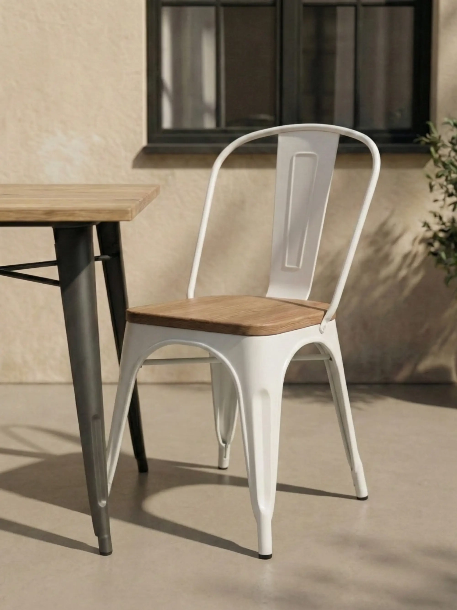 Kovová stolička so sedadlom z jaseňového dreva - Bistro FurnMod - 10