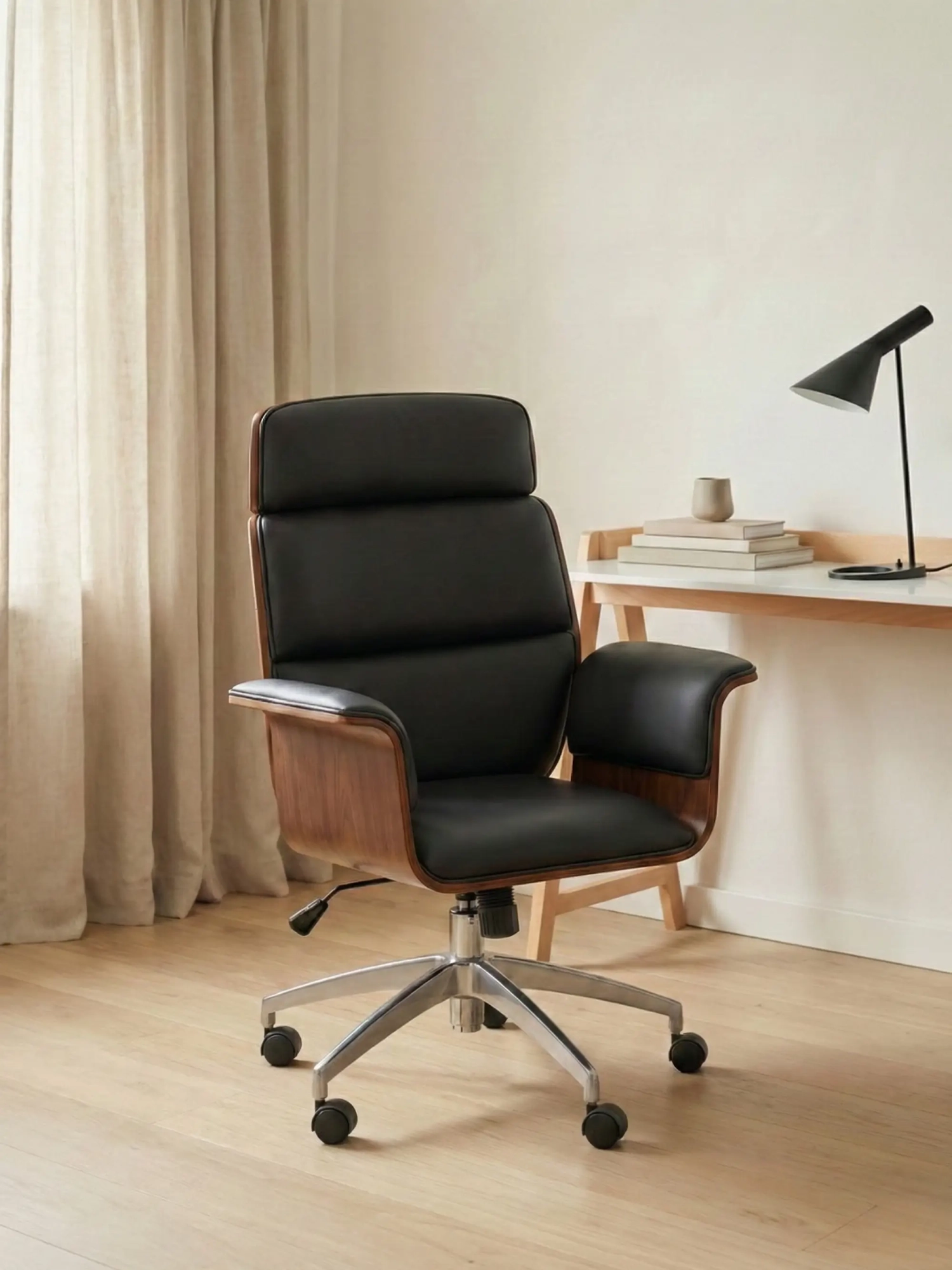 Silla de oficina para ejecutivos en madera oscura de nogal y tapizada en polipiel - Nordic S FurnMod - 1