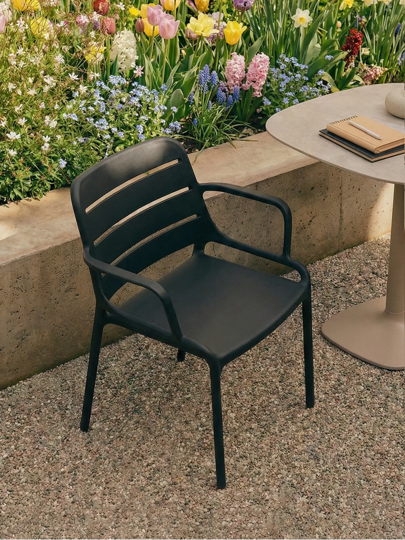 Plastic chair with armrests suitable for outdoor use - Sunset FurnMod - 1
