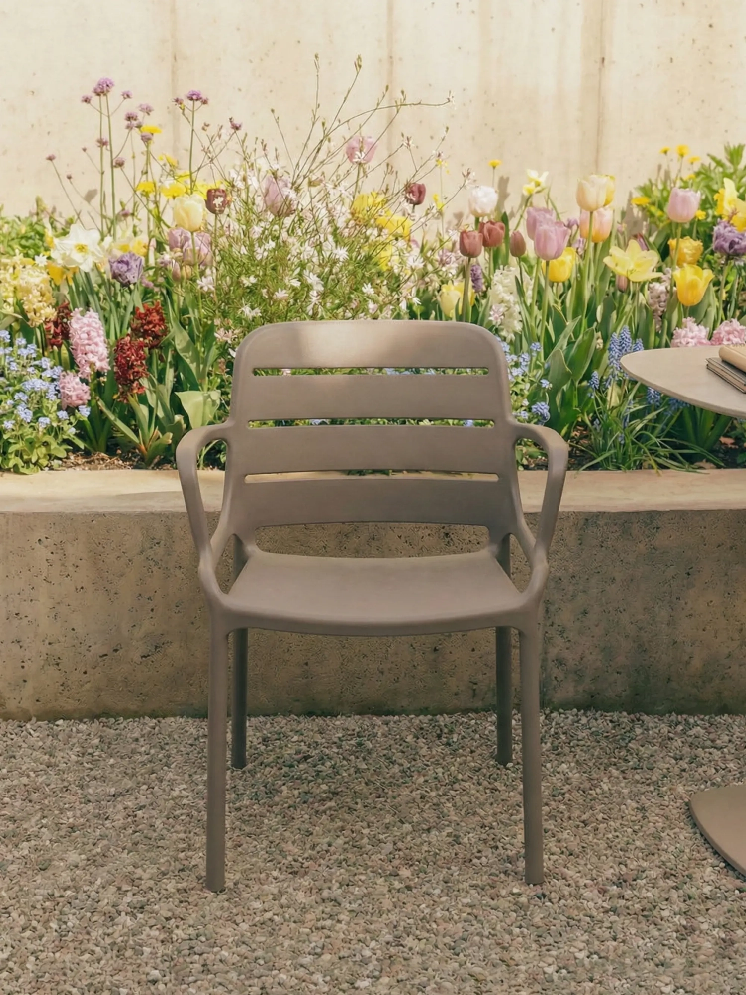 Plastic stoel met armleuningen geschikt voor buitengebruik - Sunset FurnMod - 27