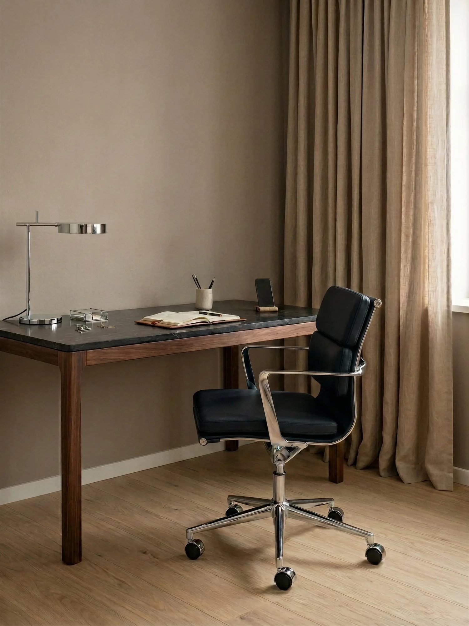 Task premium skrivbordsstol - italienskt läder och ergonomisk design