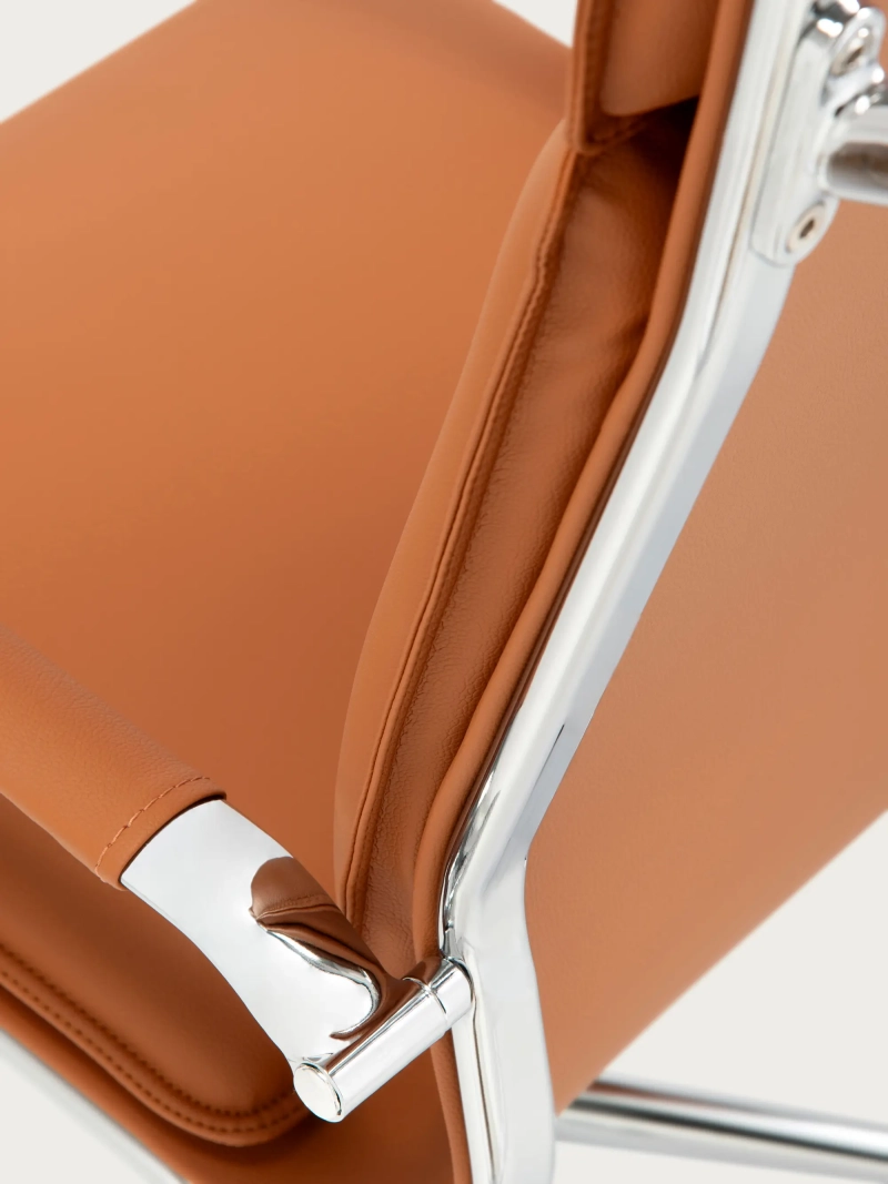 Silla de oficina Studio con respaldo alto, ideal para estudios y oficinas en casa