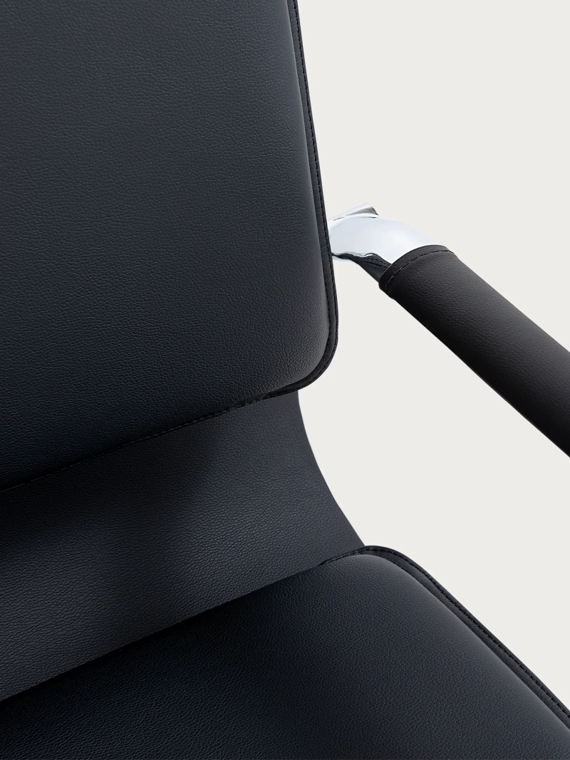 Silla de oficina Studio con respaldo alto, ideal para estudios y oficinas en casa