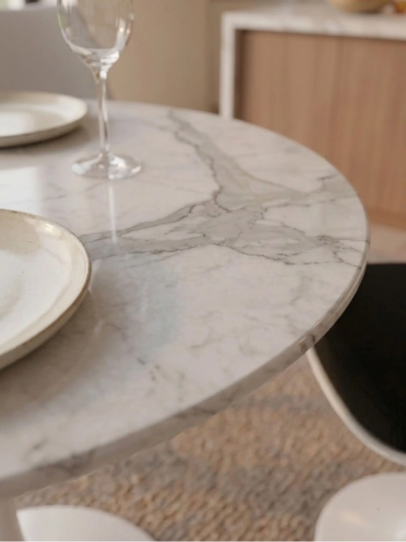 High-end round dining table in white Carrara marble (80cm) - Dining Lotus FurnMod - 4