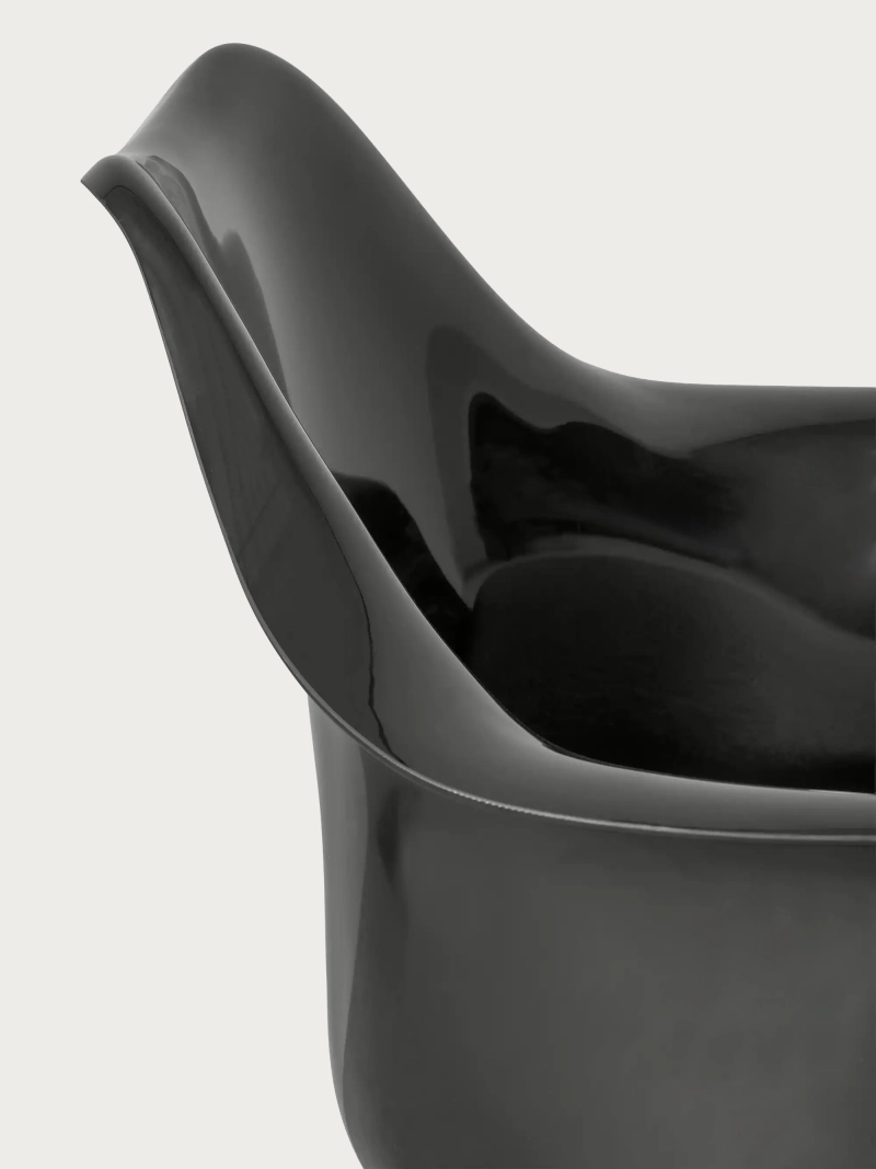Dizajnerski vrtljivi stol s črnim okvirjem - Lotus Arms FurnMod - 1