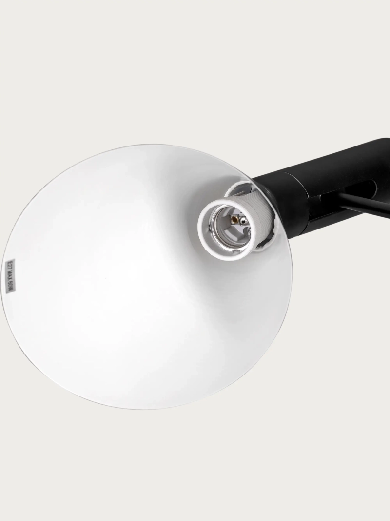 Lampe à poser design en acier - Jhon FurnMod - 1